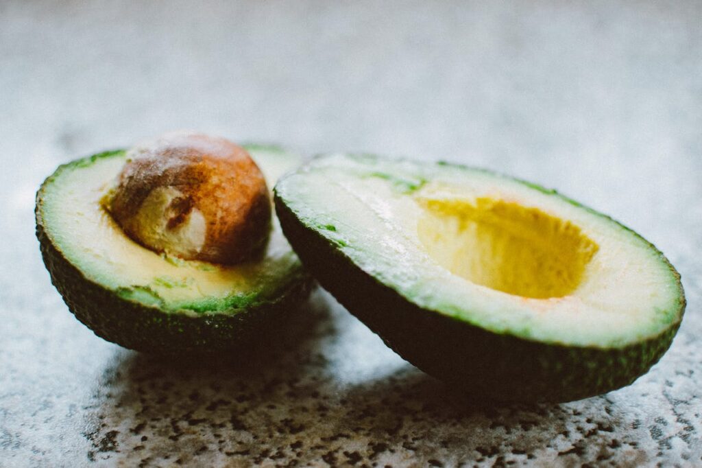 open-gesneden-avocado